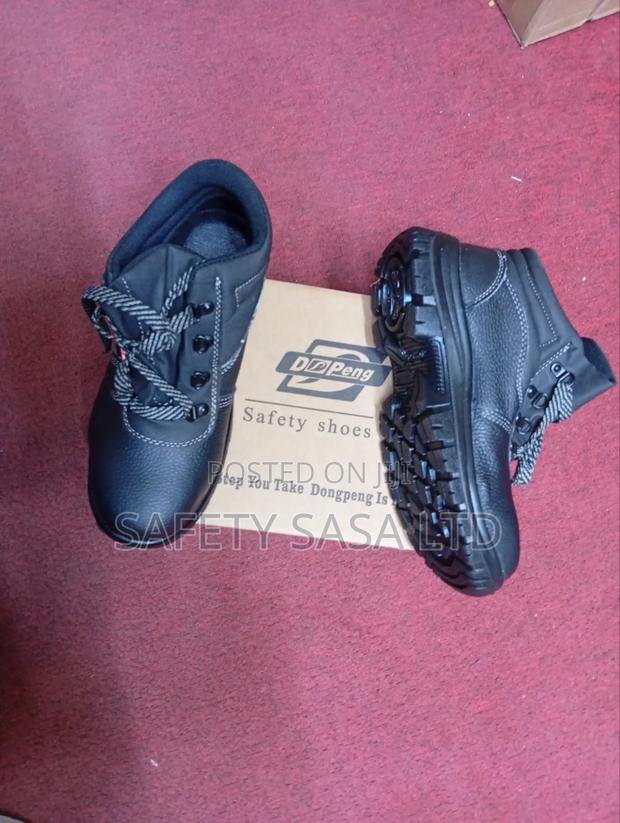 DongPeng Safety Shoes - main view