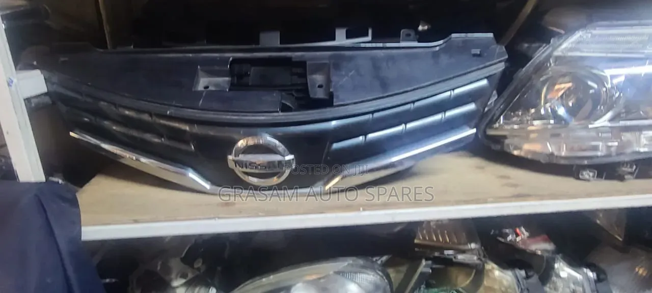 Nissan Note 2008 Grill