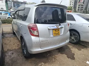 Toyota Ractis 2010