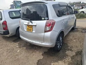Toyota Ractis 2010