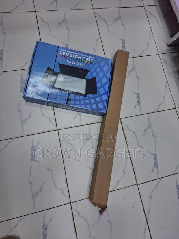 LED 600 Photography Light With Barn Doors Tripod Stand - main view
