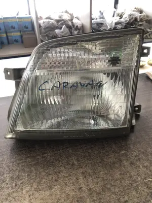 Headlight Nissan Caravan {Left }