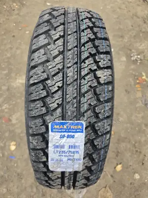 235 /75 R15 MAXTREK TIRES (Commercial)