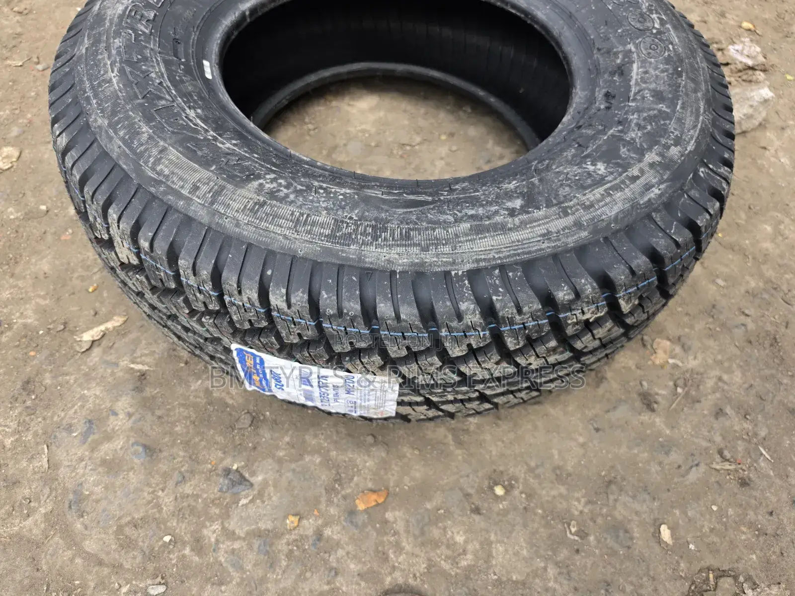 235 /75 R15 MAXTREK TIRES (Commercial)