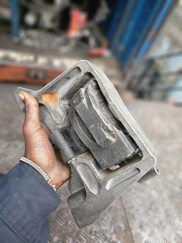 Engine Mount Mazda Premacy