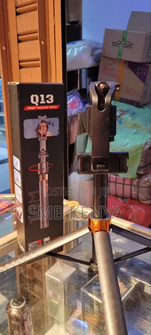 Q13 Auto Follow Selfie Stick