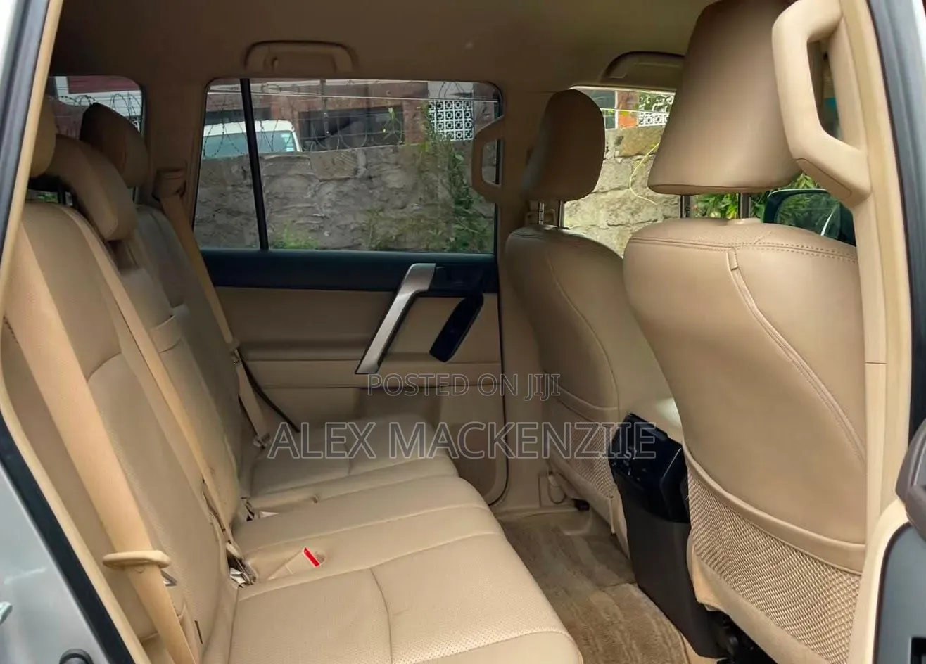 Toyota Land Cruiser Prado 2019 Silver