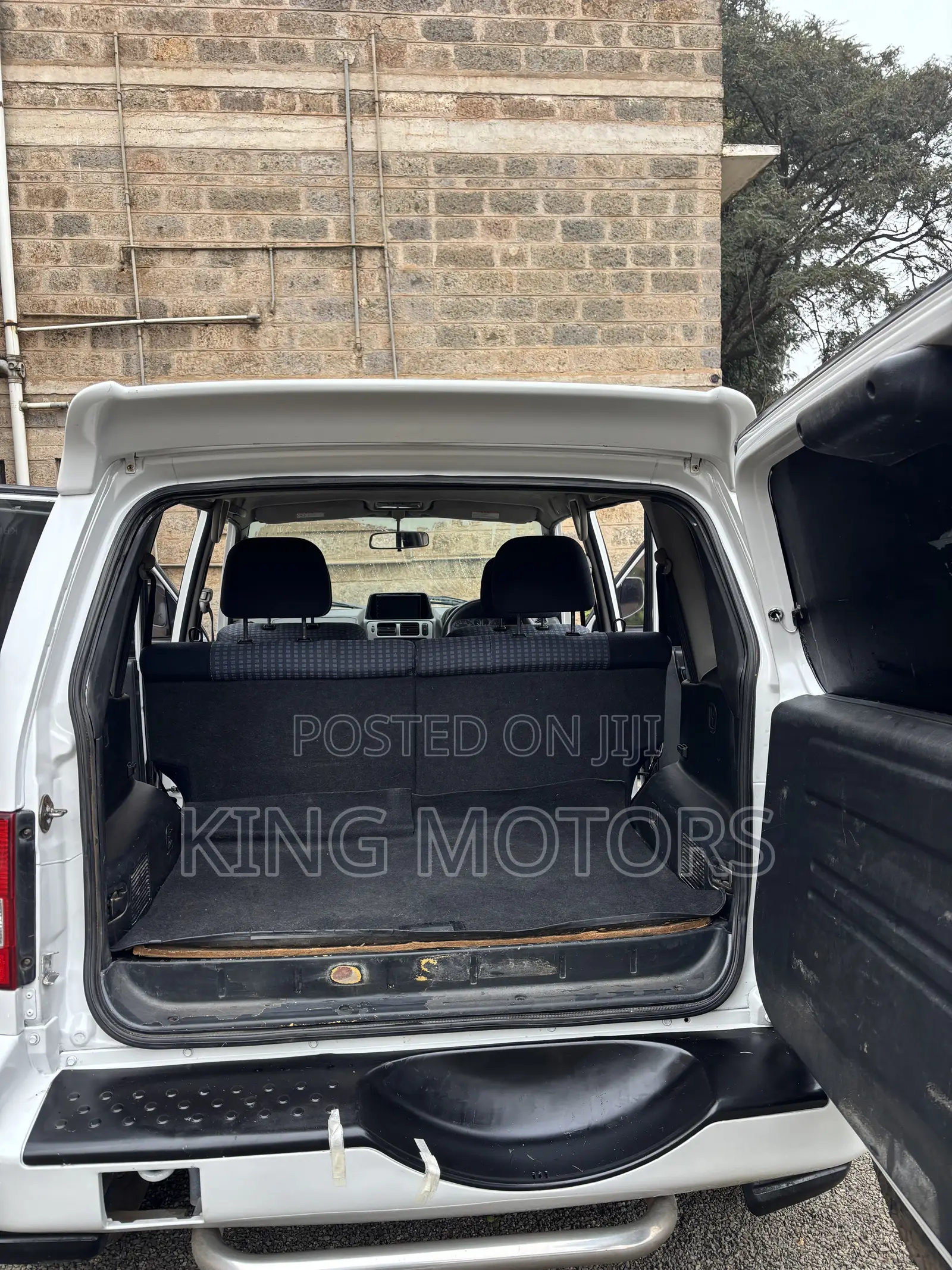 Mitsubishi Pajero 2002 White