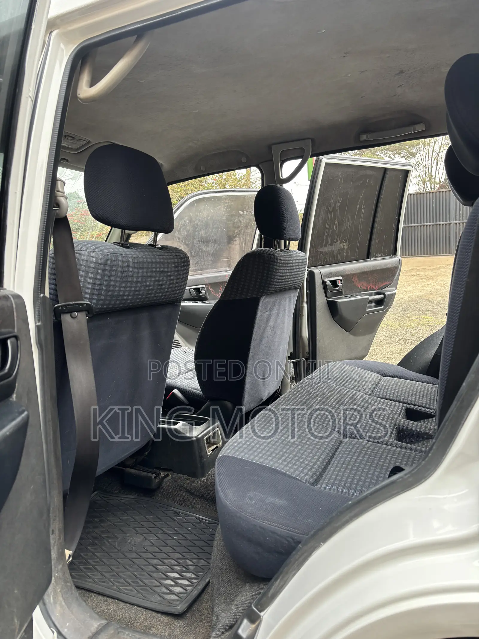 Mitsubishi Pajero 2002 White
