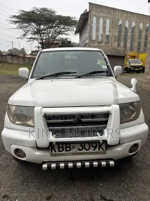Mitsubishi Pajero 2002 White