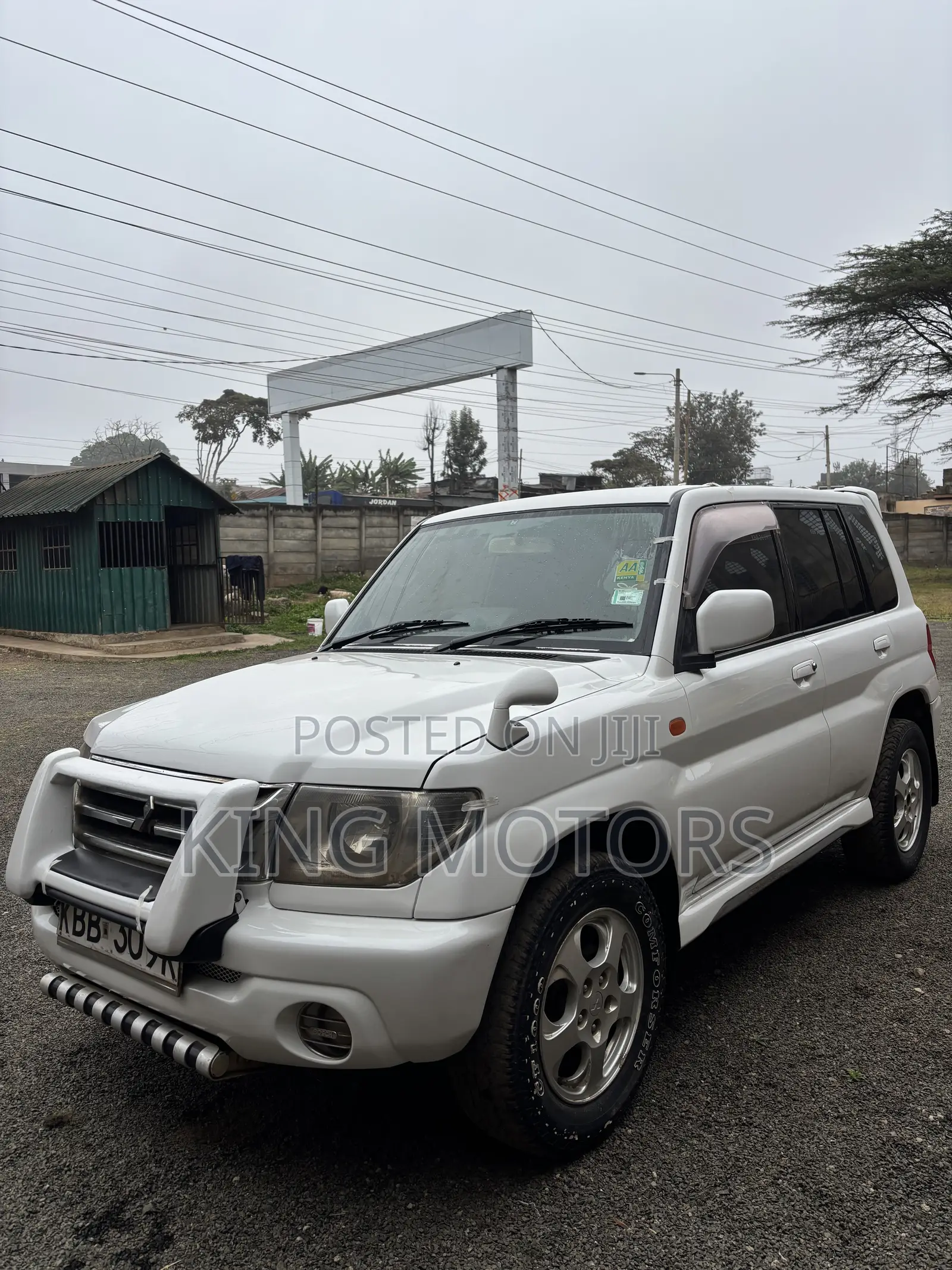 Mitsubishi Pajero 2002 White