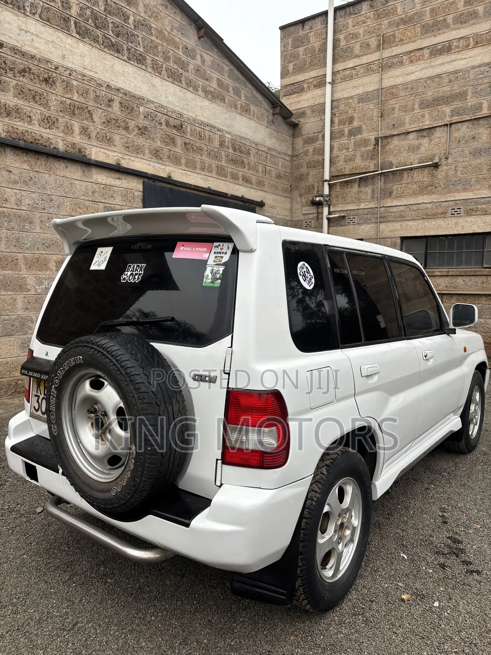 Mitsubishi Pajero 2002 White