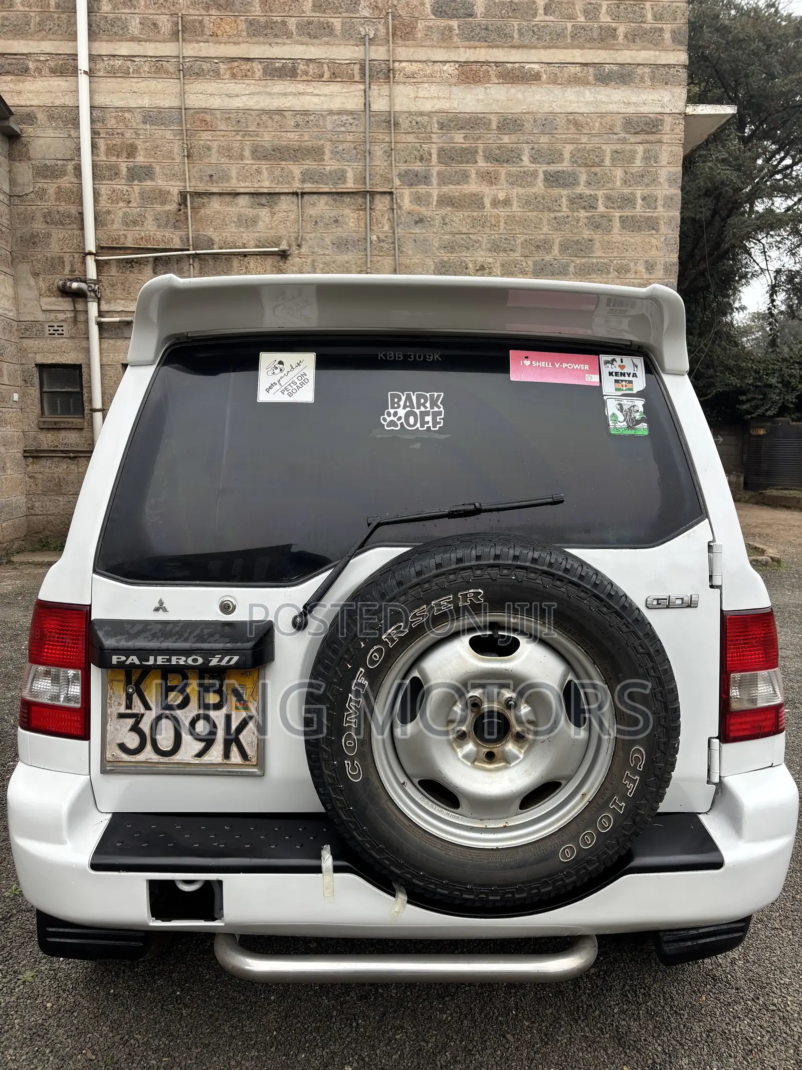 Mitsubishi Pajero 2002 White