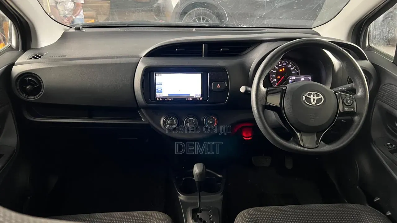 Toyota Vitz 1.3 FWD 5dr 2019 Silver