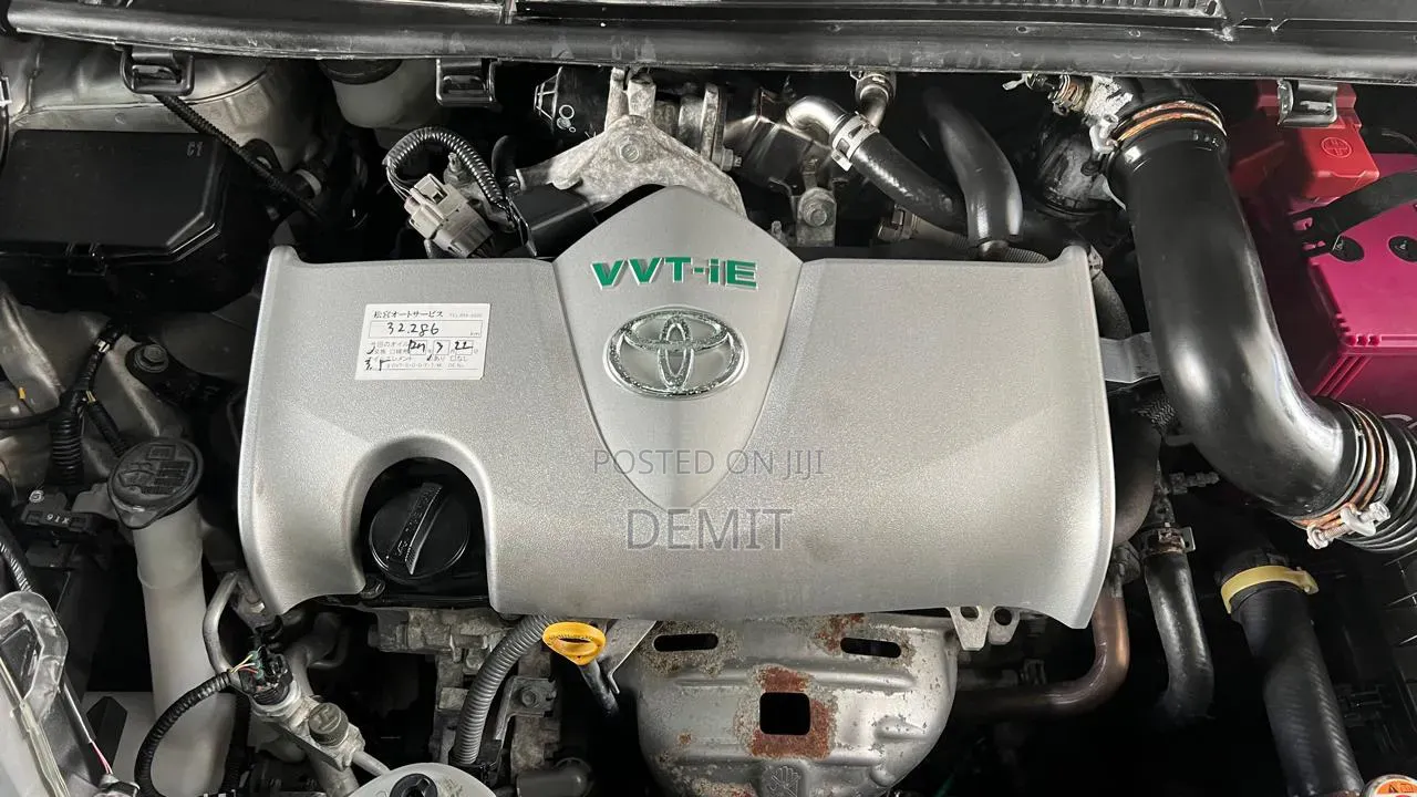 Toyota Vitz 1.3 FWD 5dr 2019 Silver