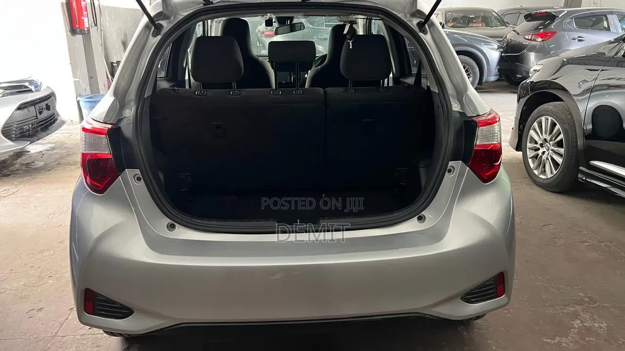 Toyota Vitz 1.3 FWD 5dr 2019 Silver