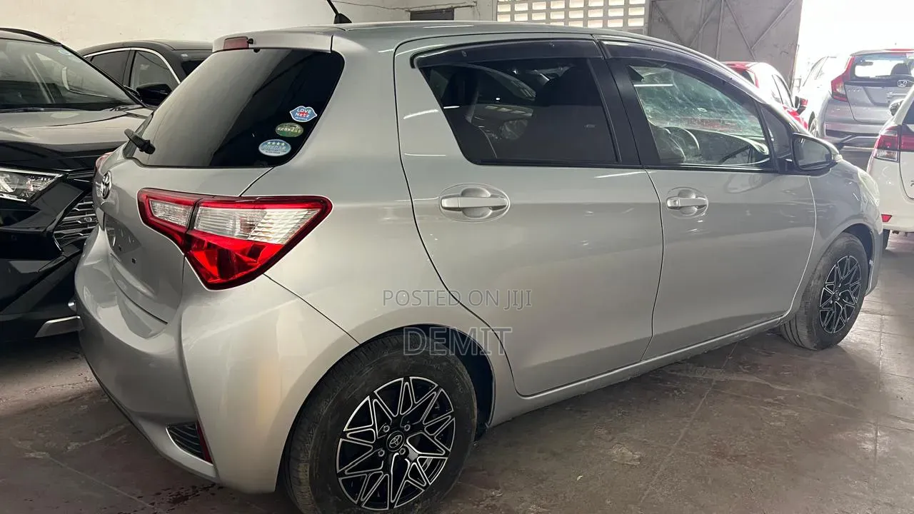 Toyota Vitz 1.3 FWD 5dr 2019 Silver