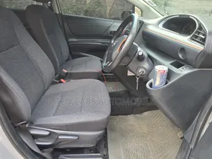 Toyota Sienta 2016 Silver