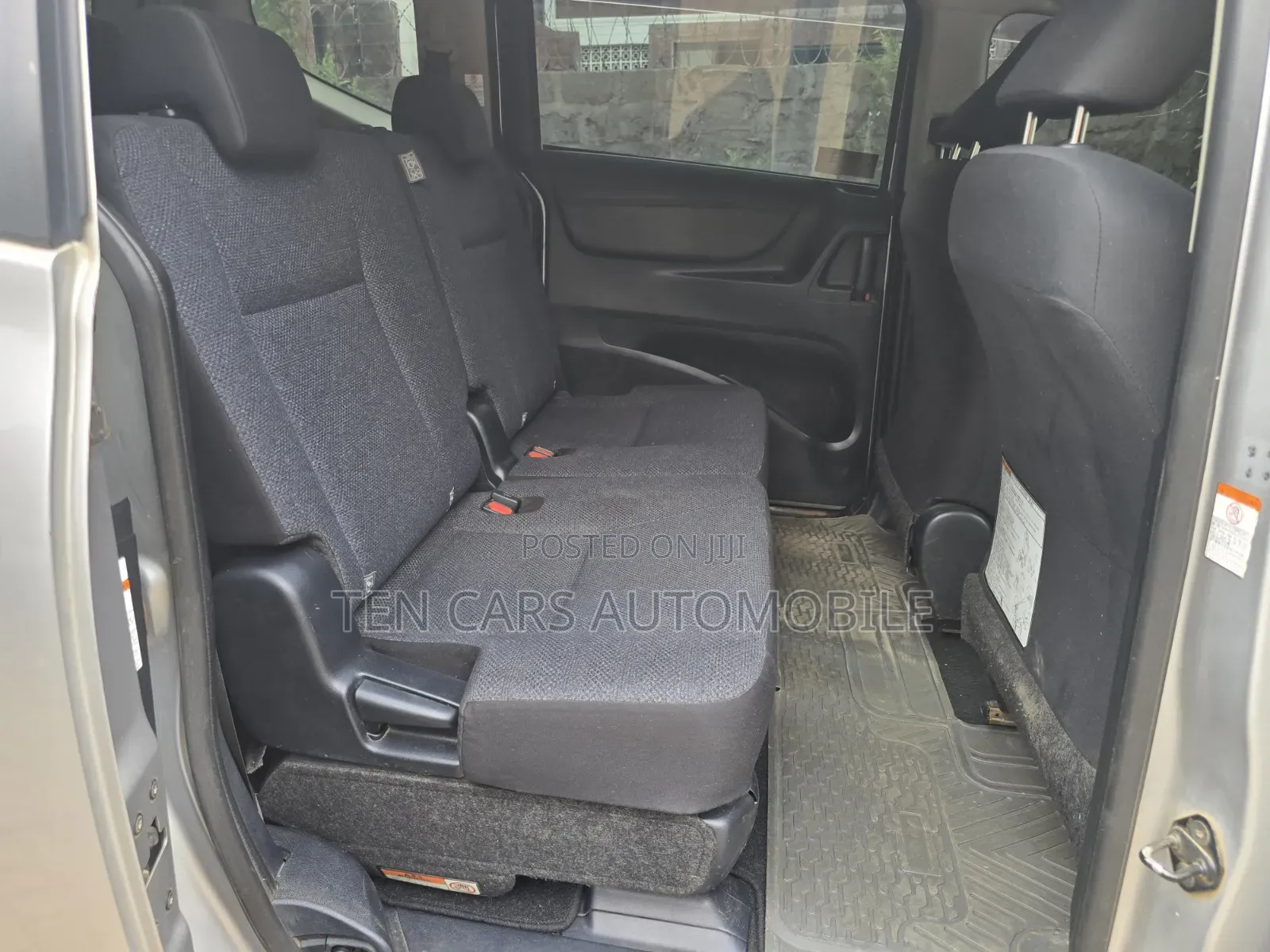 Toyota Sienta 2016 Silver