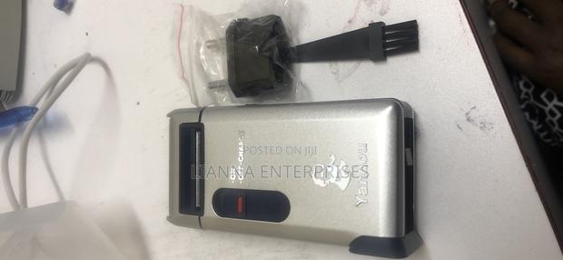 Rechargeable Shaver - thumbnail 2