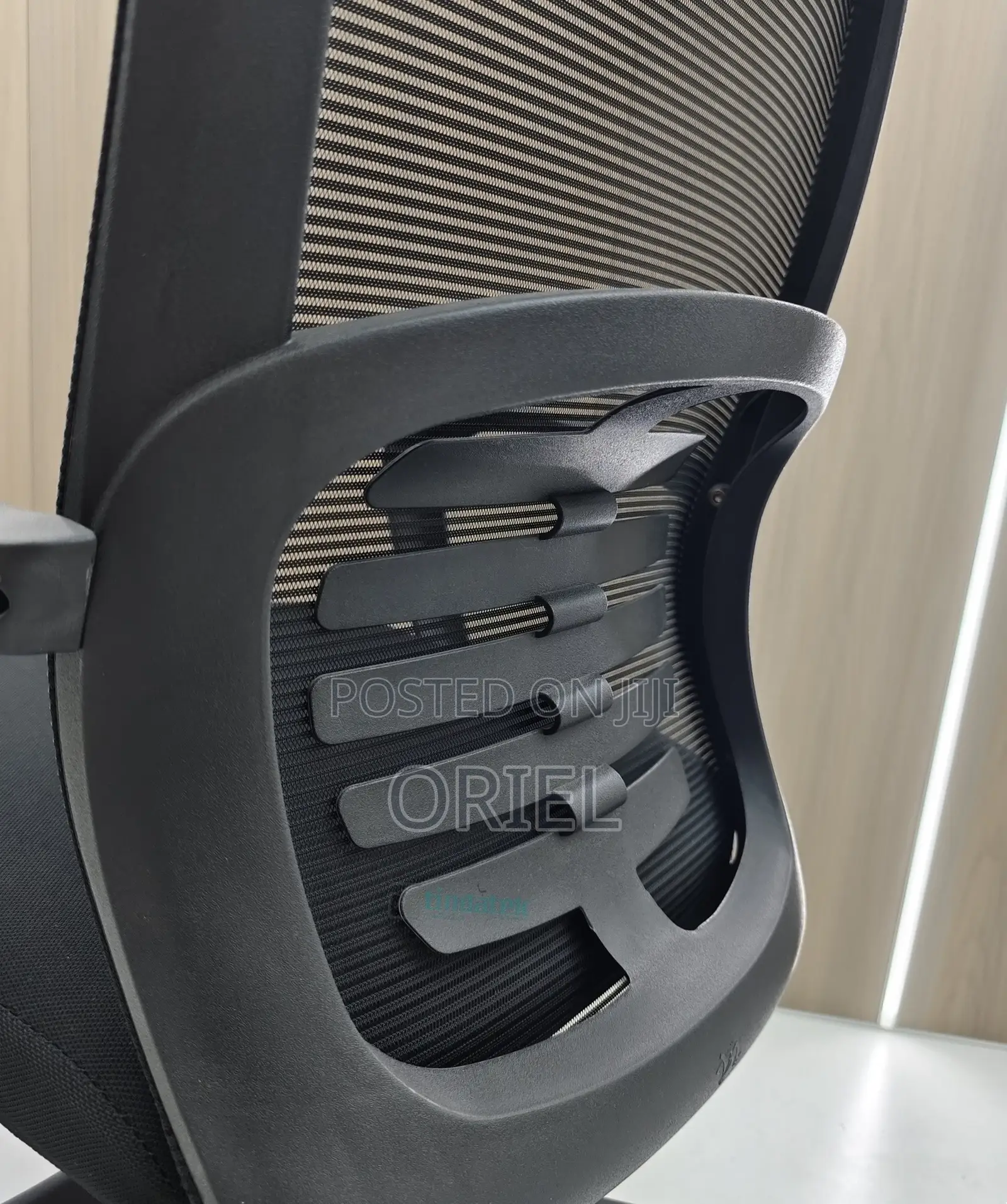 Office Chair : Black Mesh Ergonomic Chair