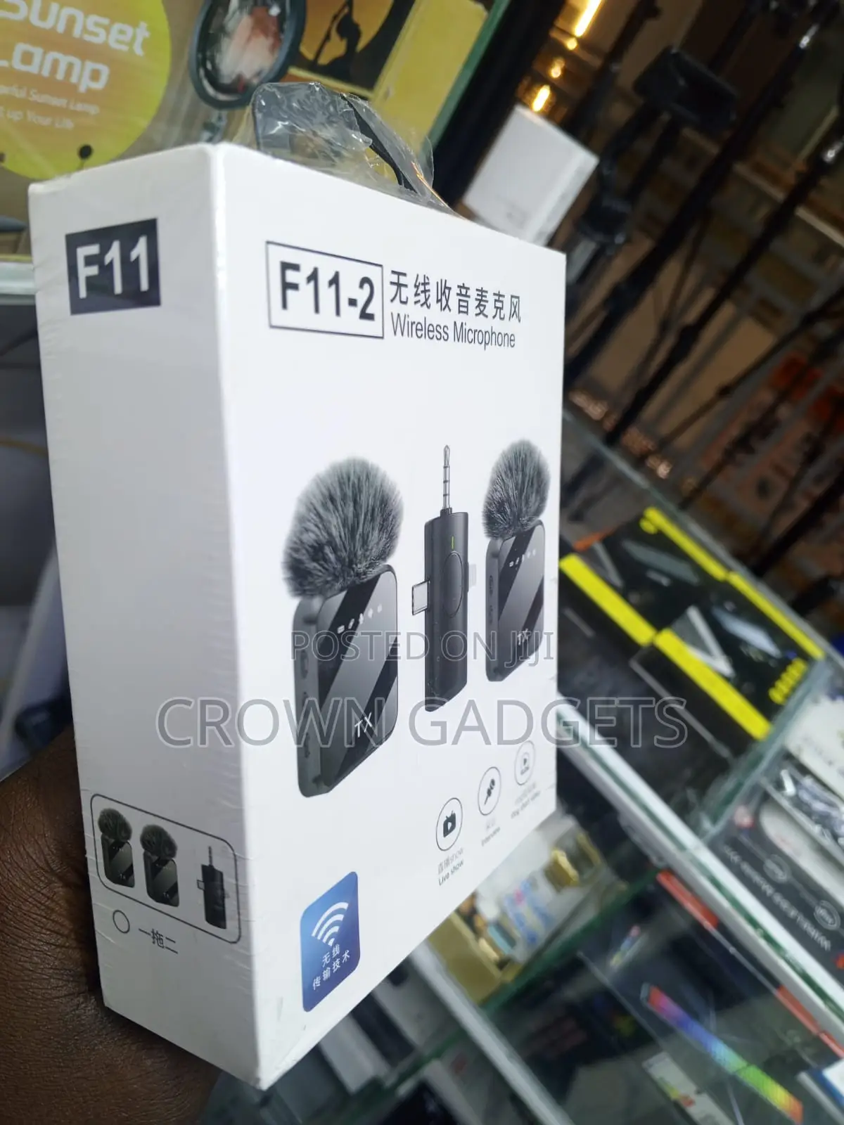 F11-2 3-in-1 Wireless Mic With Noise Reduction Technology