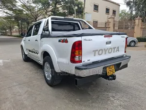 Toyota Hilux 3.0 D-4D 4x4 2013 White