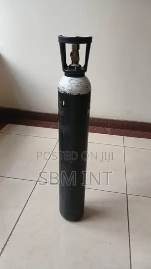 Oxygen Cylinder With Gas Plus Spindle Key