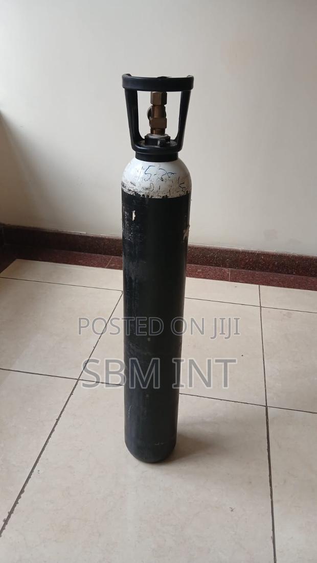 Oxygen Cylinder With Gas Plus Spindle Key