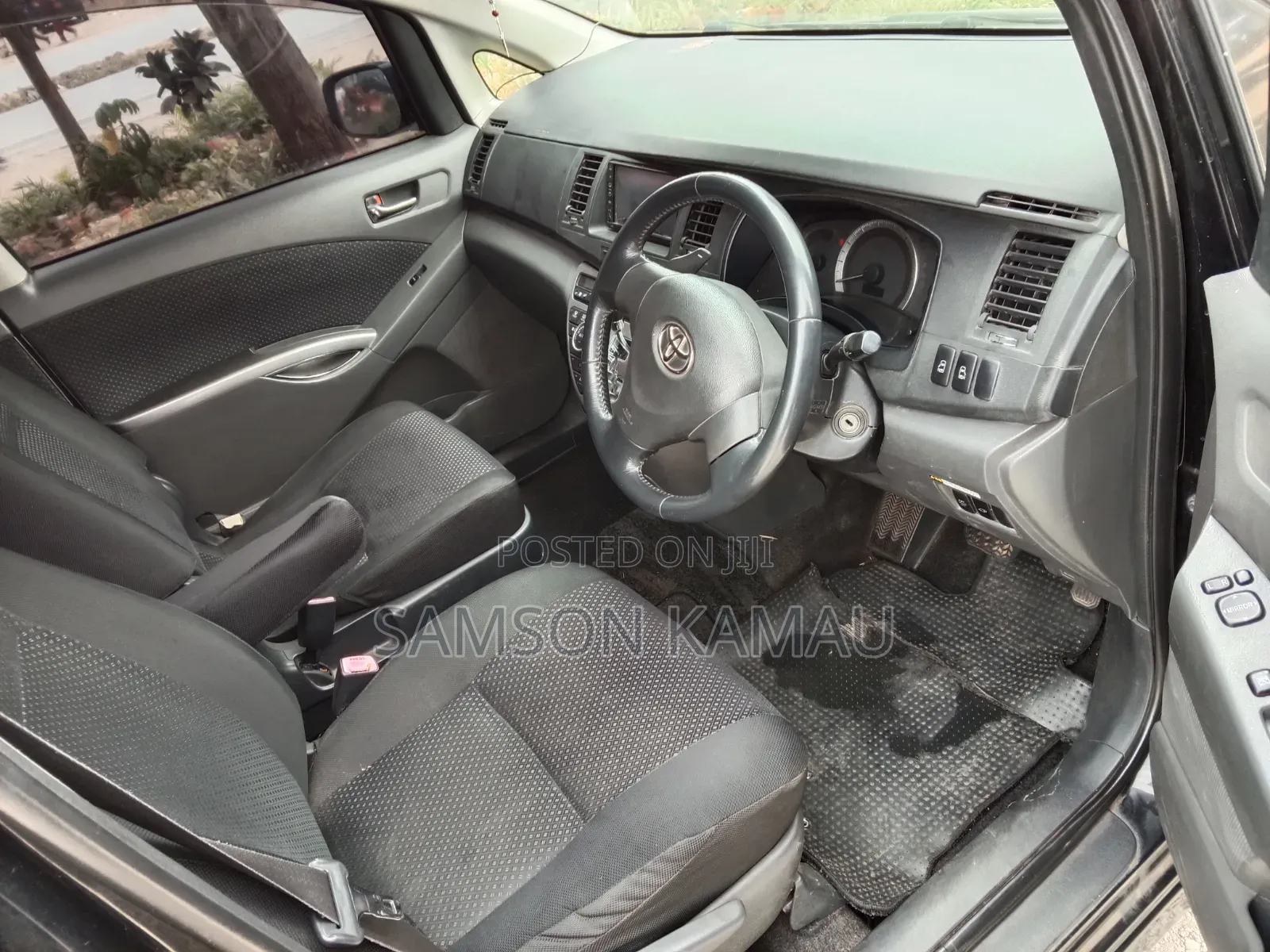 Toyota ISIS 2007 Black