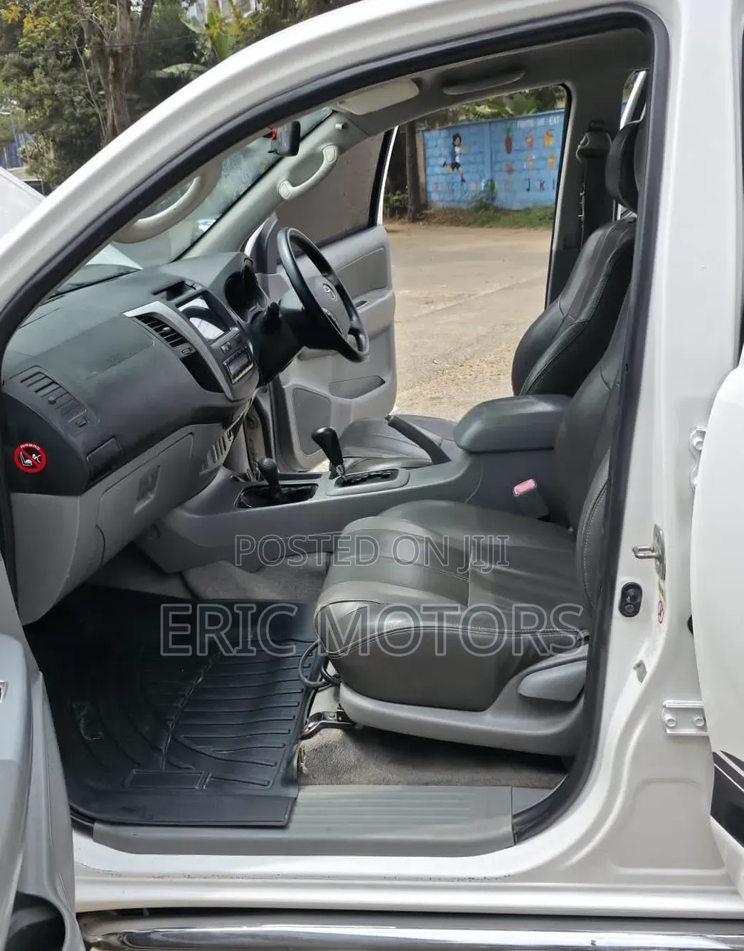 Toyota Hilux 2011 Pearl