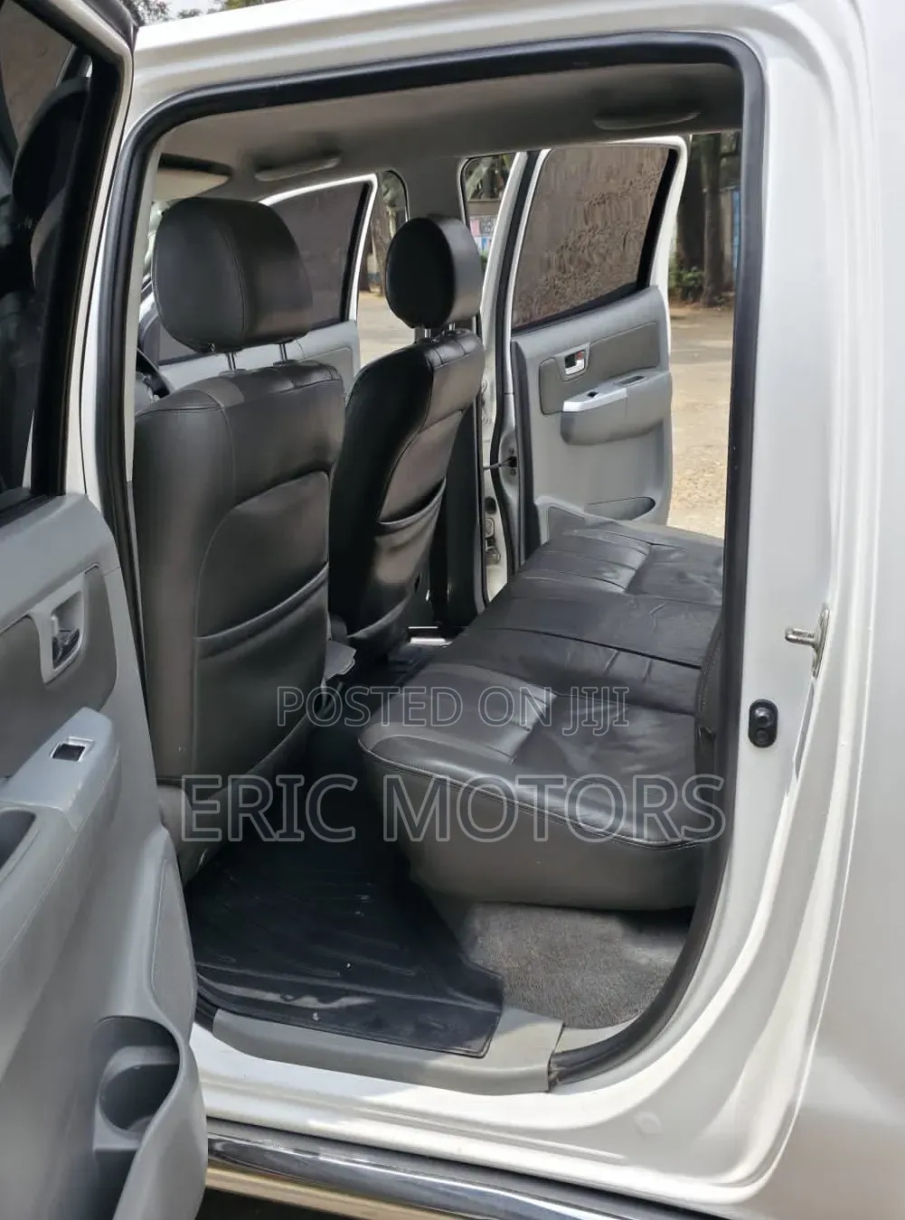Toyota Hilux 2011 Pearl