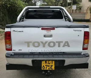 Toyota Hilux 2011 Pearl