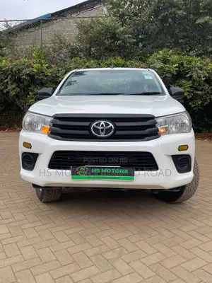 Toyota Hilux 2021 White