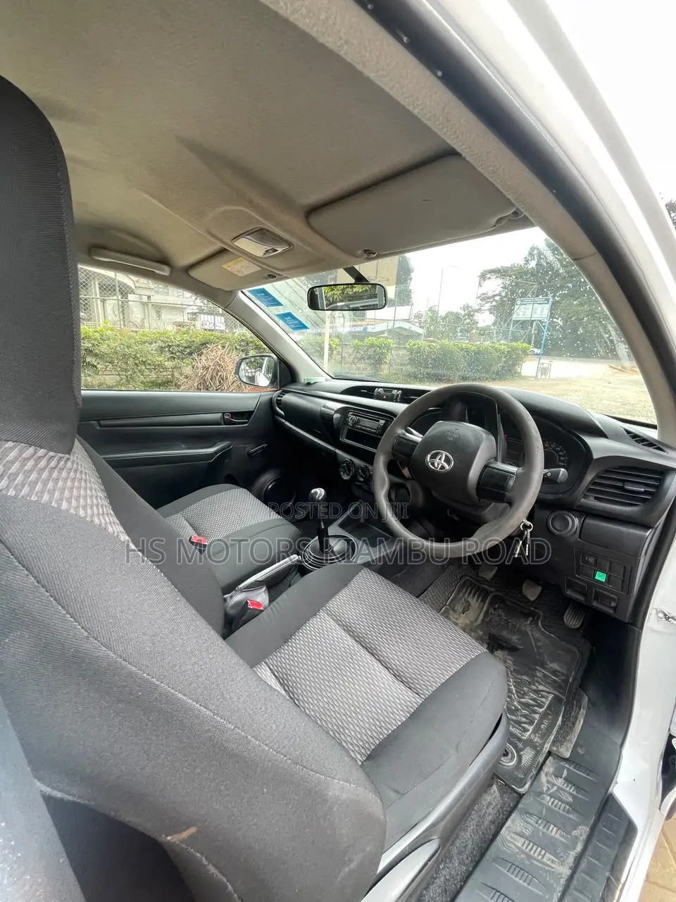 Toyota Hilux 2021 White