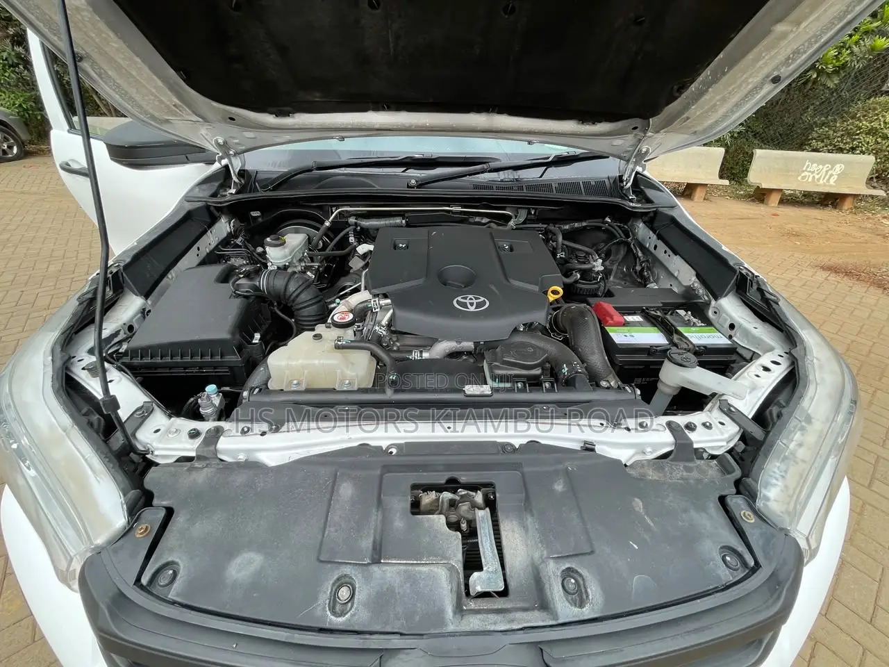 Toyota Hilux 2021 White
