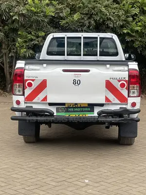 Toyota Hilux 2021 White