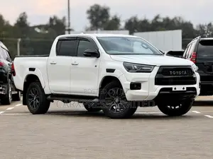 Toyota Hilux 2021 White