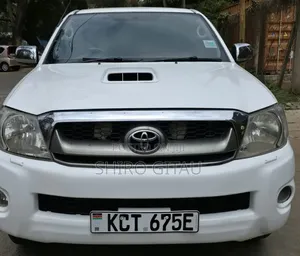 Toyota Hilux 2012 White