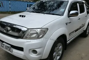 Toyota Hilux 2012 White