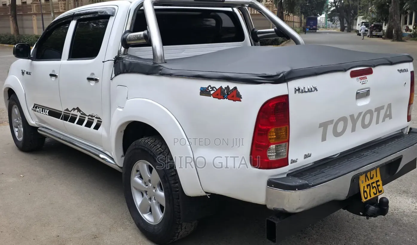 Toyota Hilux 2012 White