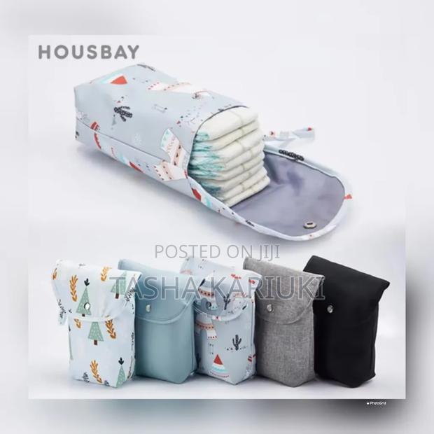 Waterproof Diaper Organizer Bag – Perfect for Home Travel_ Lyn