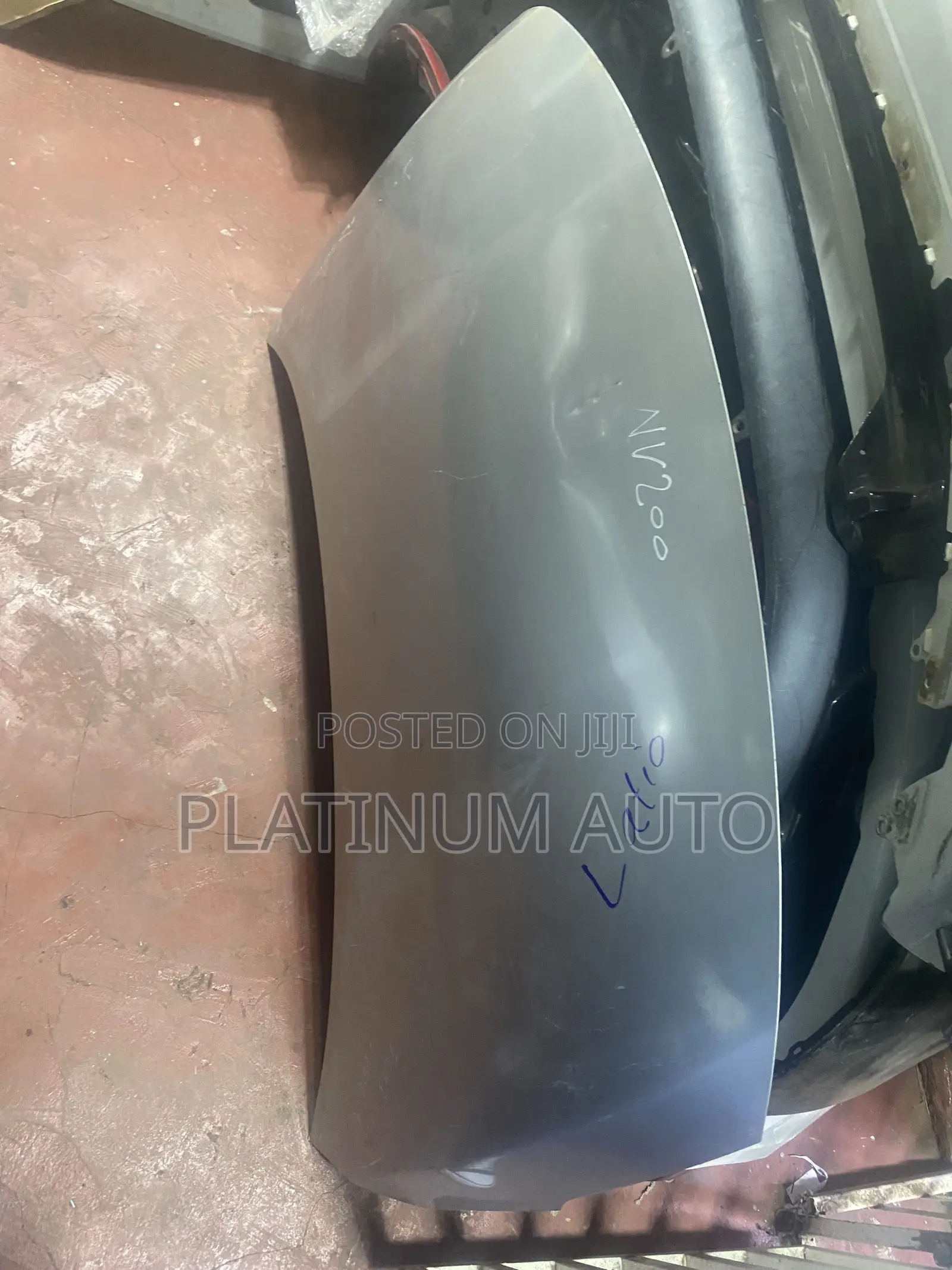 Bonnet Nissan Latio