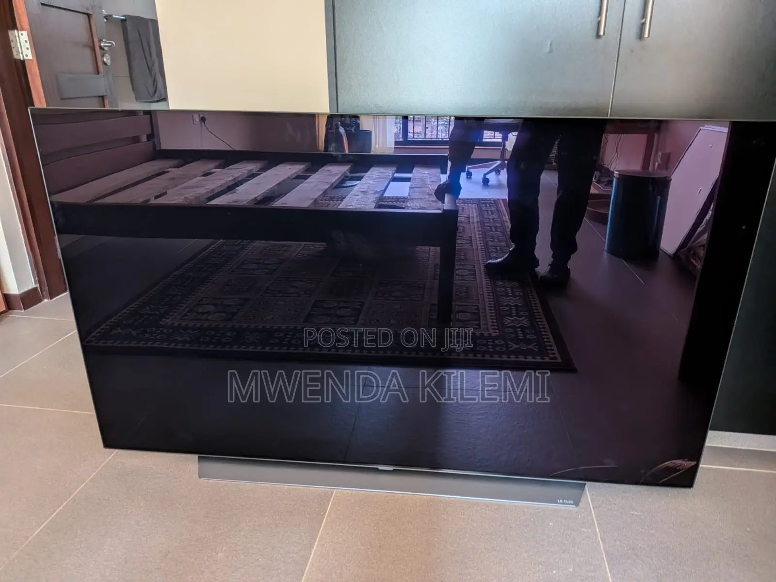 Cracked Screen 65" LG OLED Model: OLED65CS6LA –For Parts