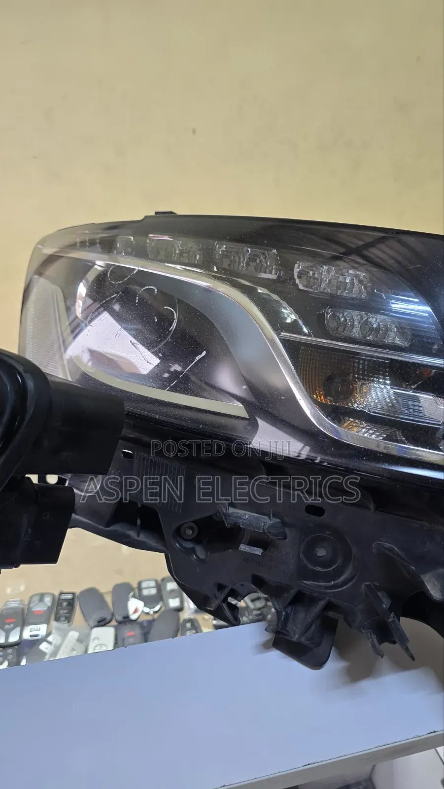 Porsche, Audi Q5 08 and Discovery 4 Headlights