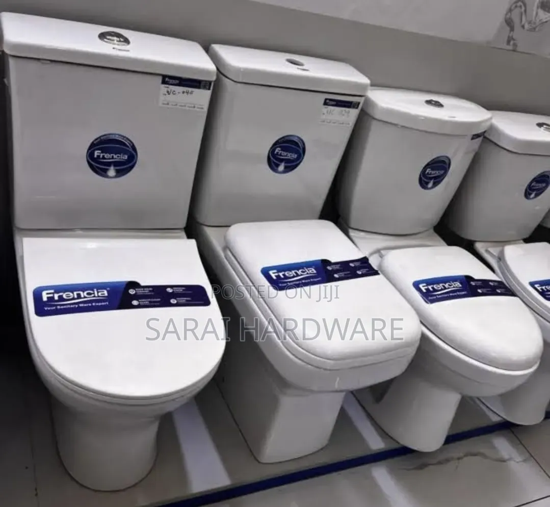 Close Couple Toilet Frencia