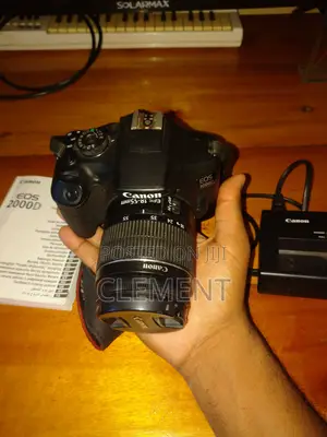 Camera Canon 2000D