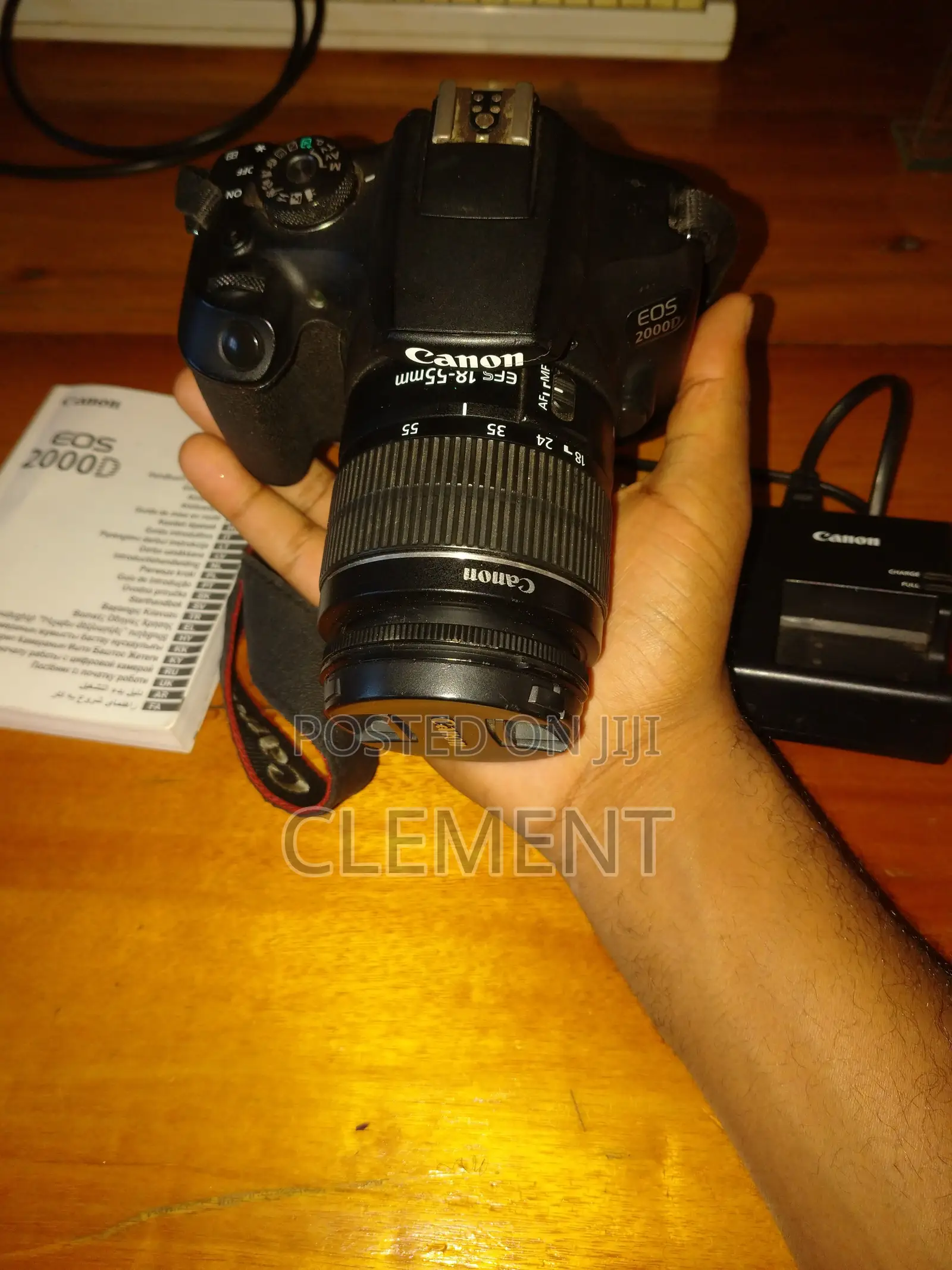 Camera Canon 2000D