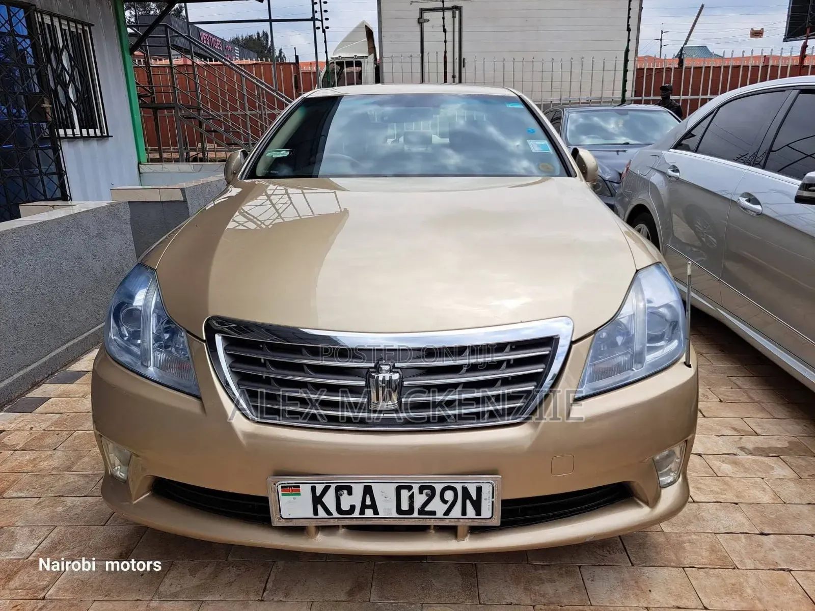 Toyota Crown 2010 Gold