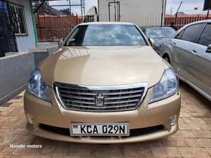 Toyota Crown 2010 Gold